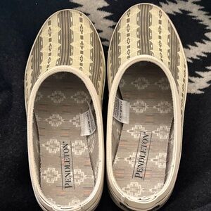 Pendleton Geometric Cream and Gray Slip-Ons